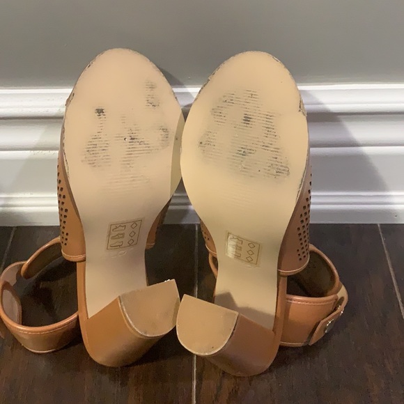 *2 items for $20* like new Aldo Sandals - Picture 2 of 2